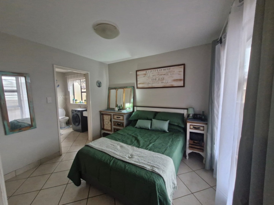 To Let 3 Bedroom Property for Rent in Wavecrest Eastern Cape